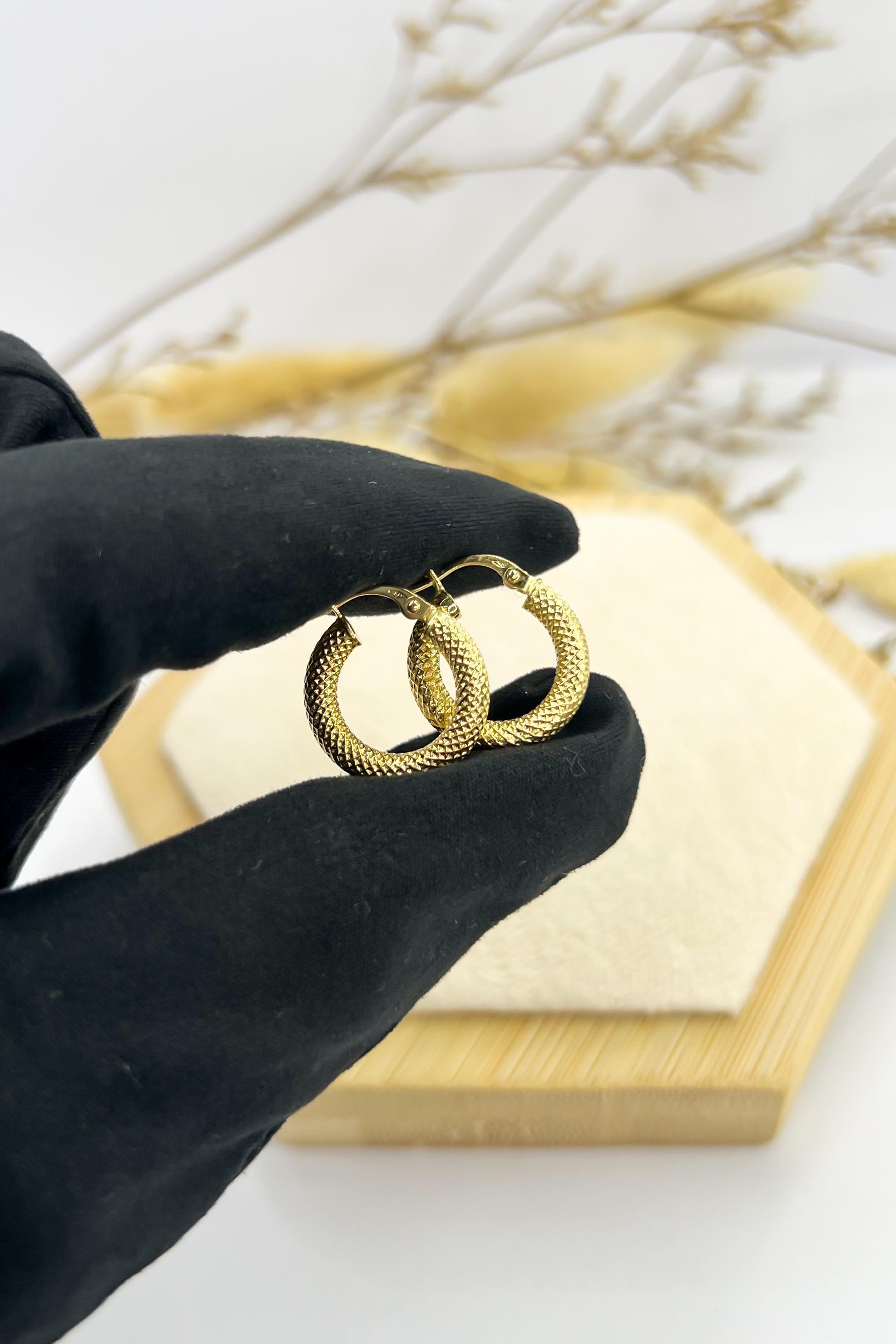 18K Solid Gold Textured Hoop Earrings -16mm - Thick & Unique - Dailywear - Best gift for her - Ideal gift for her - Birthday Gift for Her