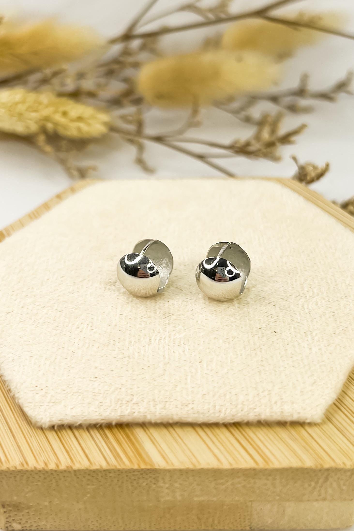 18K Solid Gold Chunky Huggies - Unique - Au750 - Yellow Gold - Bestseller Gift - Christmas Gift - Gift for Her - Birthday Gift