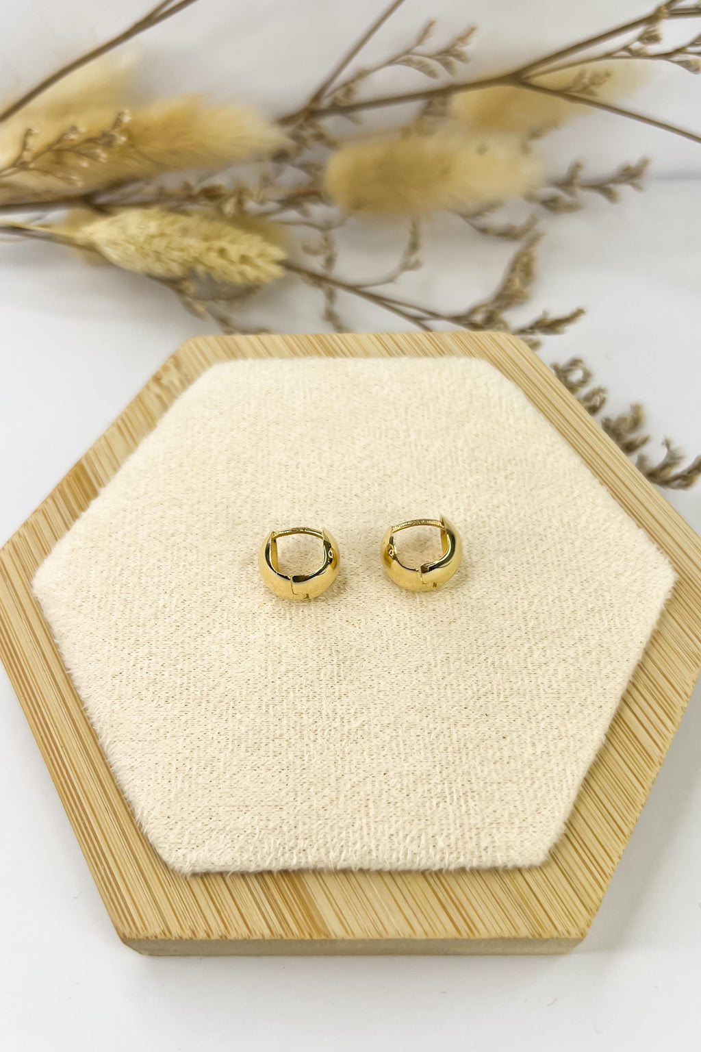 18K Solid Gold Chunky Huggies - Unique - Au750 - Yellow Gold - Bestseller Gift - Christmas Gift - Gift for Her - Birthday Gift