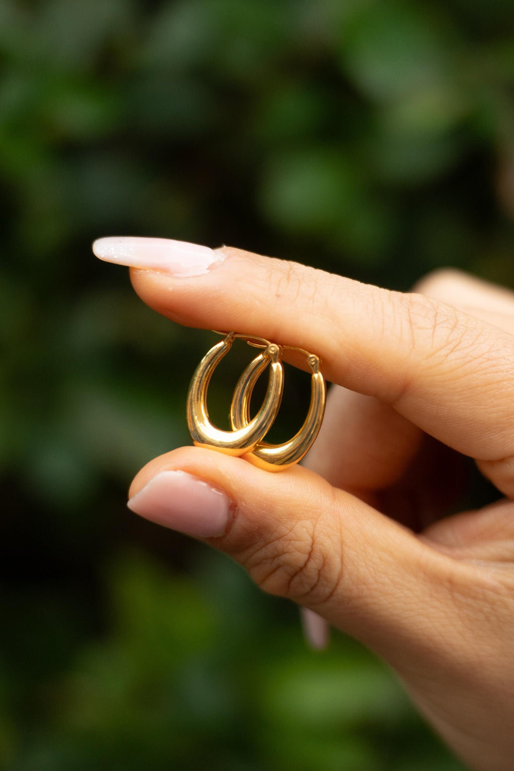 18K Solid Gold Oval Hoop Earrings, Minimalist Gold Loop Earrings, Dainty Everyday Jewelry, Lightweight Oval Hoops, Gift for Her