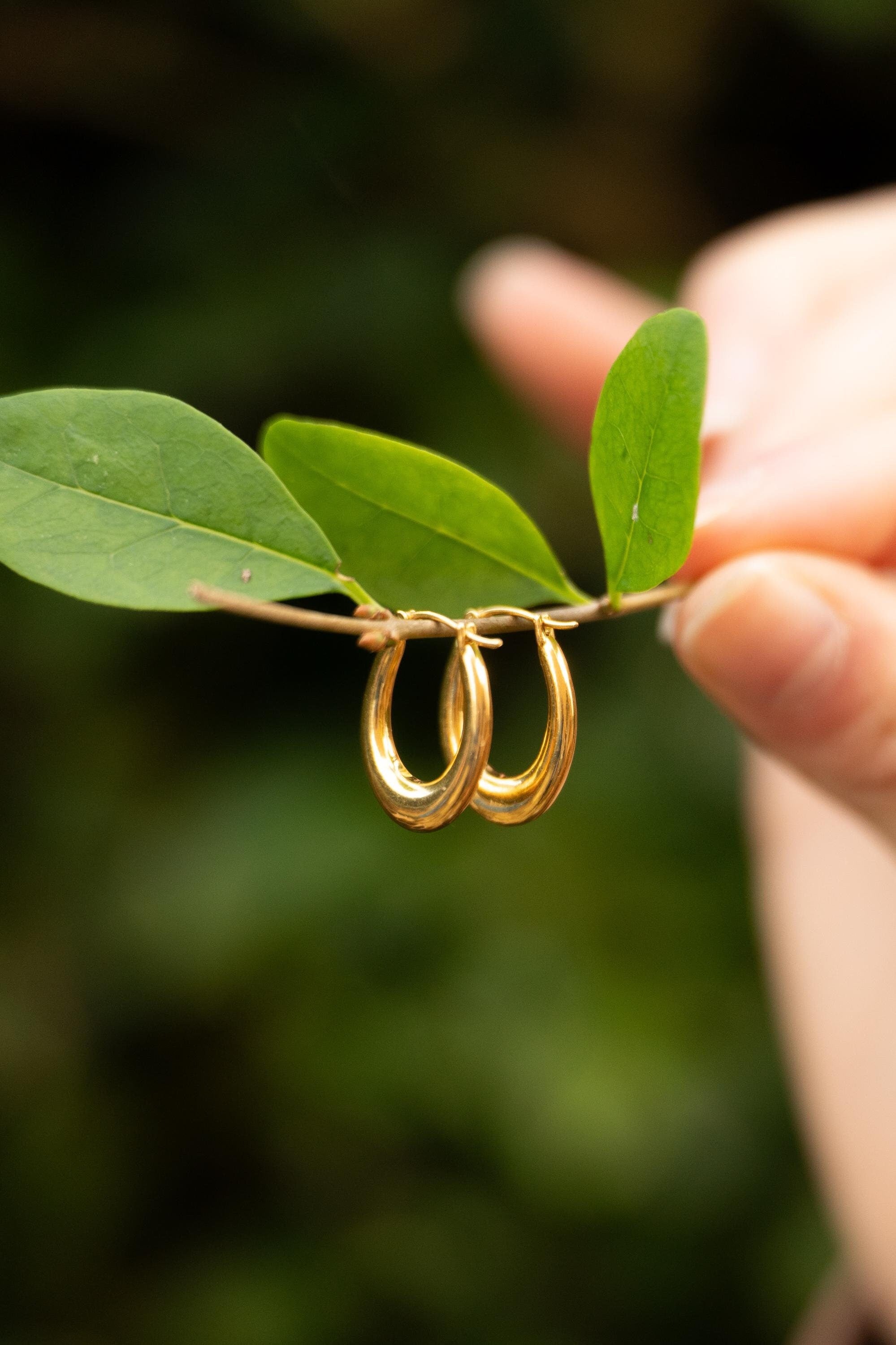 18K Solid Gold Oval Hoop Earrings, Minimalist Gold Loop Earrings, Dainty Everyday Jewelry, Lightweight Oval Hoops, Gift for Her